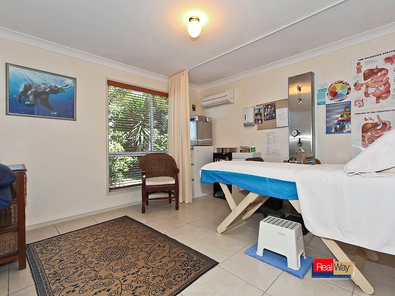 4 Regent Street, Wynnum West QLD 4178