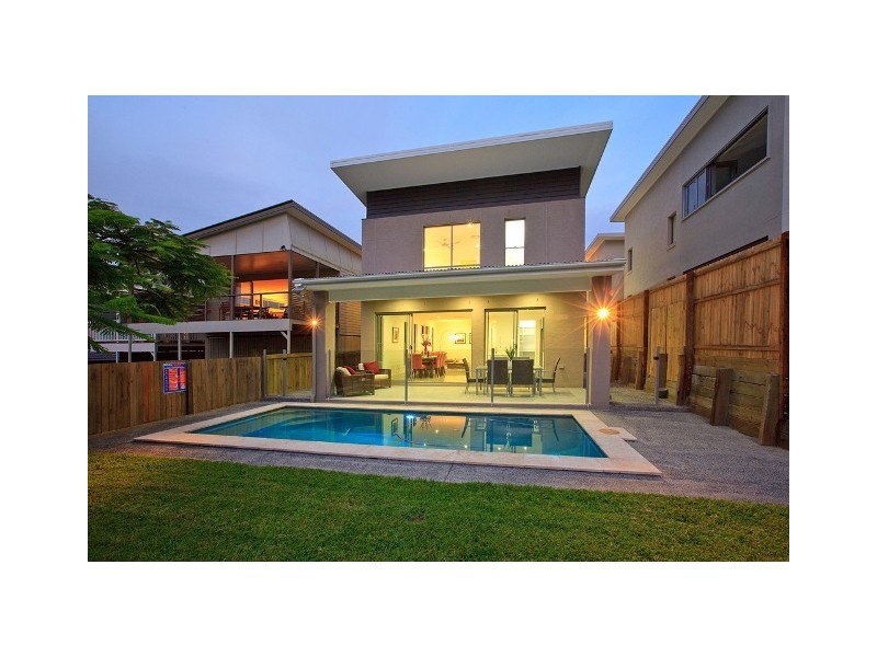 11 CARBETHON STREET, Manly QLD 4179