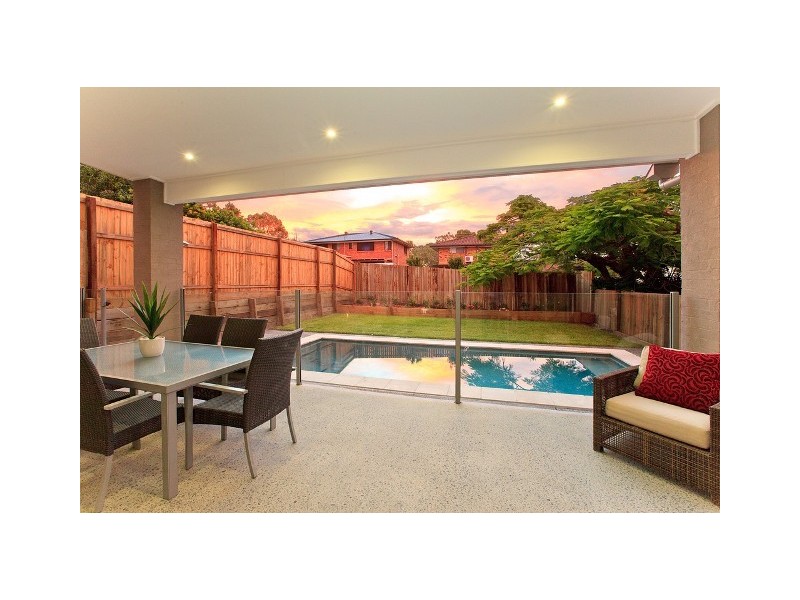 11 CARBETHON STREET, Manly QLD 4179