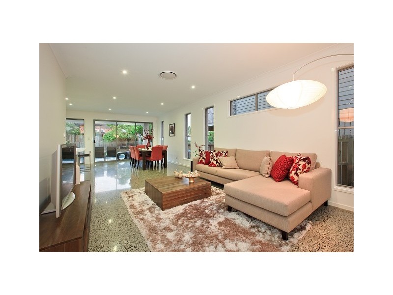 11 CARBETHON STREET, Manly QLD 4179