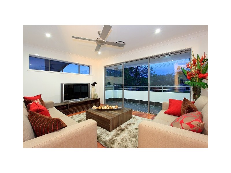 11 CARBETHON STREET, Manly QLD 4179