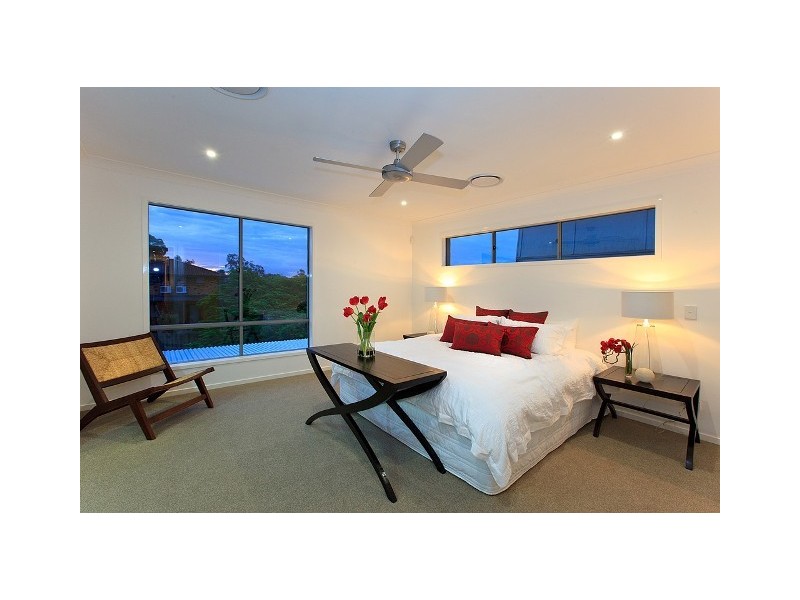 11 CARBETHON STREET, Manly QLD 4179