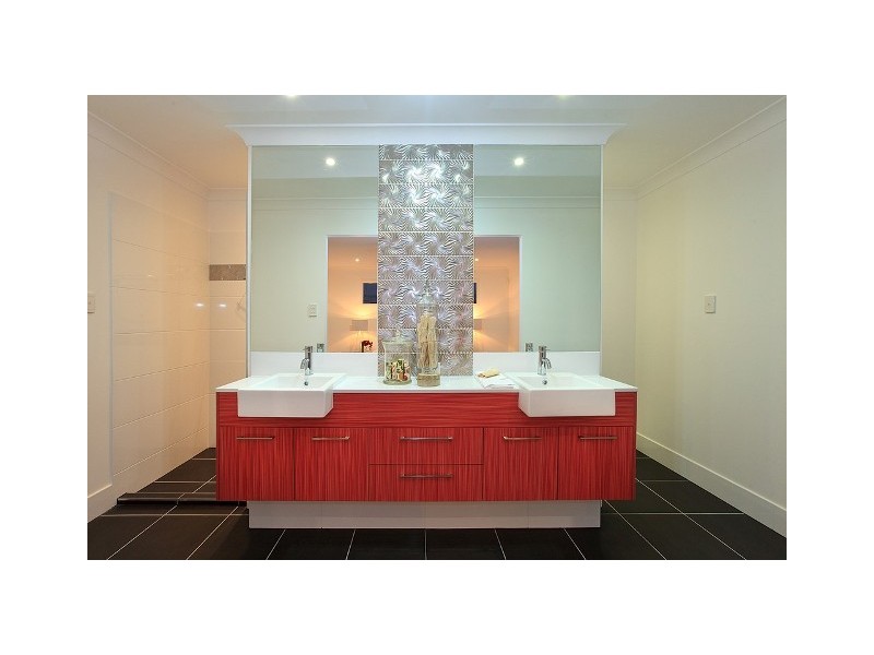 11 CARBETHON STREET, Manly QLD 4179