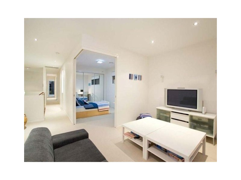 11 CARBETHON STREET, Manly QLD 4179