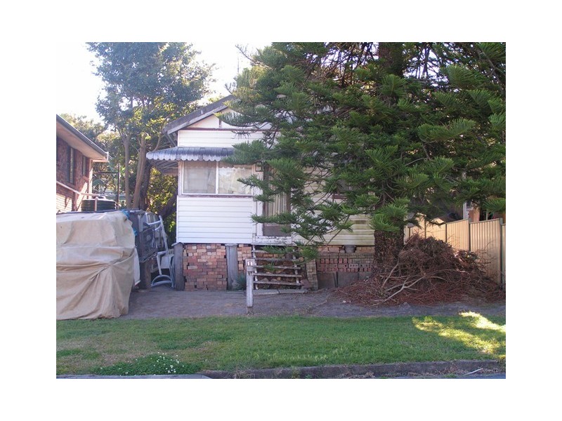 11 CARBETHON STREET, Manly QLD 4179