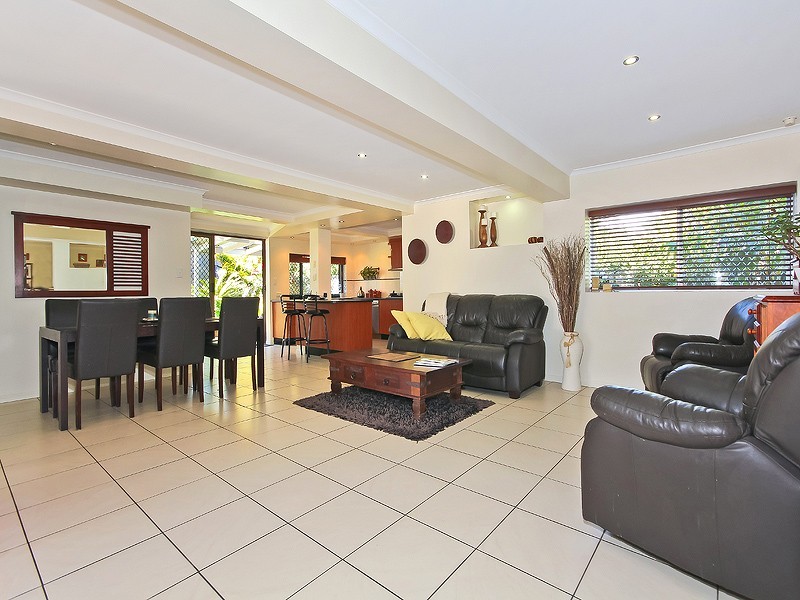 2 TALEGALLA STREET, Wynnum West QLD 4178