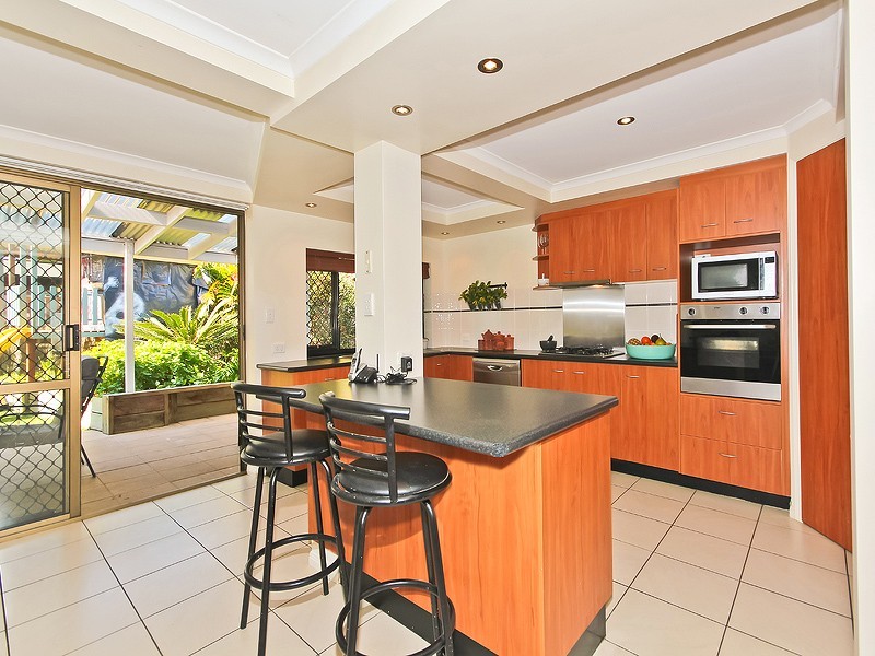 2 TALEGALLA STREET, Wynnum West QLD 4178