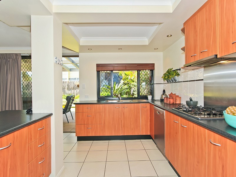 2 TALEGALLA STREET, Wynnum West QLD 4178