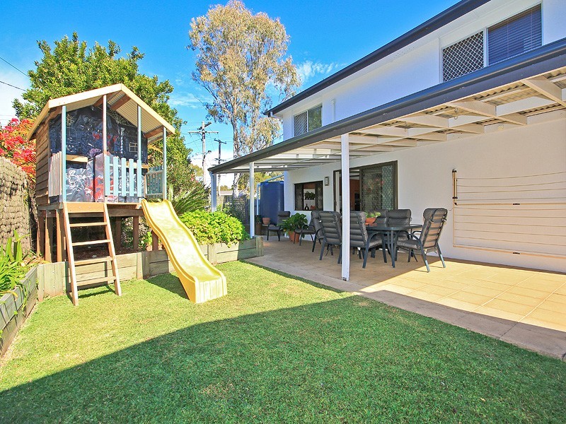 2 TALEGALLA STREET, Wynnum West QLD 4178