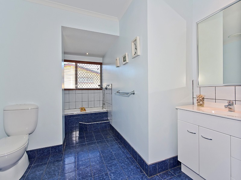 2 TALEGALLA STREET, Wynnum West QLD 4178