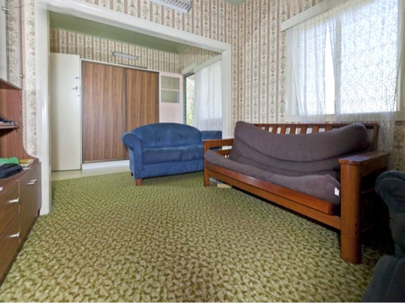 31 Barrinia Street, Manly QLD 4179