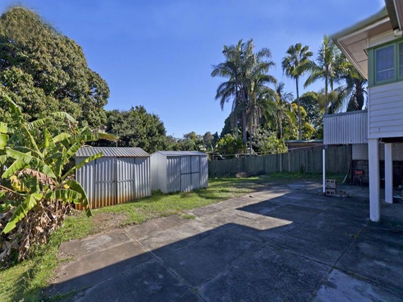 31 Barrinia Street, Manly QLD 4179