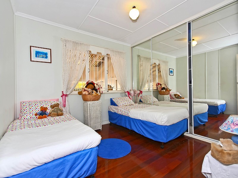 109 Kianawah Road, Wynnum West QLD 4178