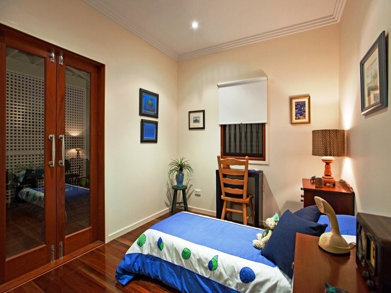 16 Summit Place, Wynnum West QLD 4178