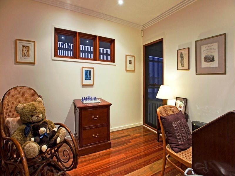 16 Summit Place, Wynnum West QLD 4178