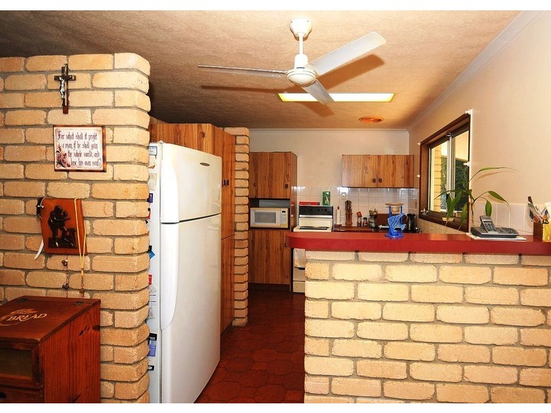 19 Limpus Street, Urangan QLD 4655