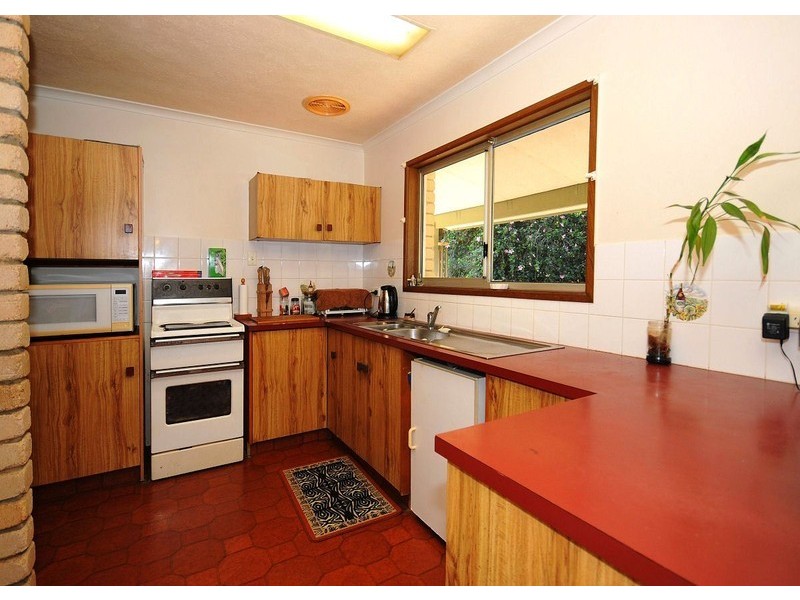 19 Limpus Street, Urangan QLD 4655