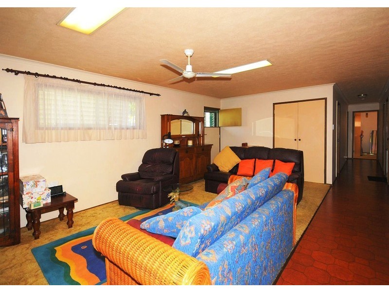 19 Limpus Street, Urangan QLD 4655