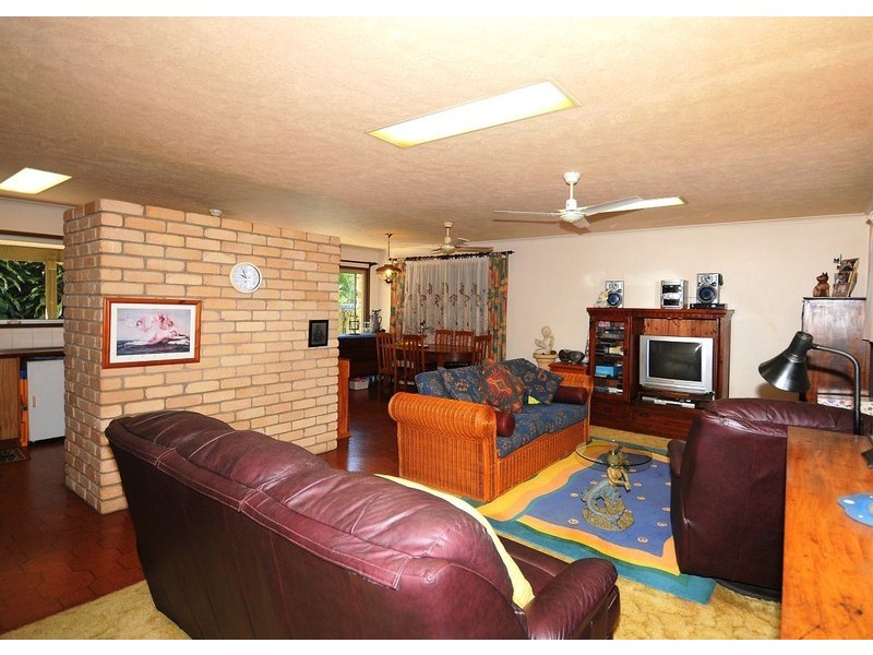 19 Limpus Street, Urangan QLD 4655