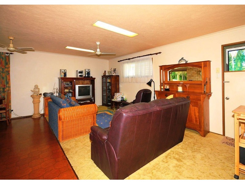 19 Limpus Street, Urangan QLD 4655