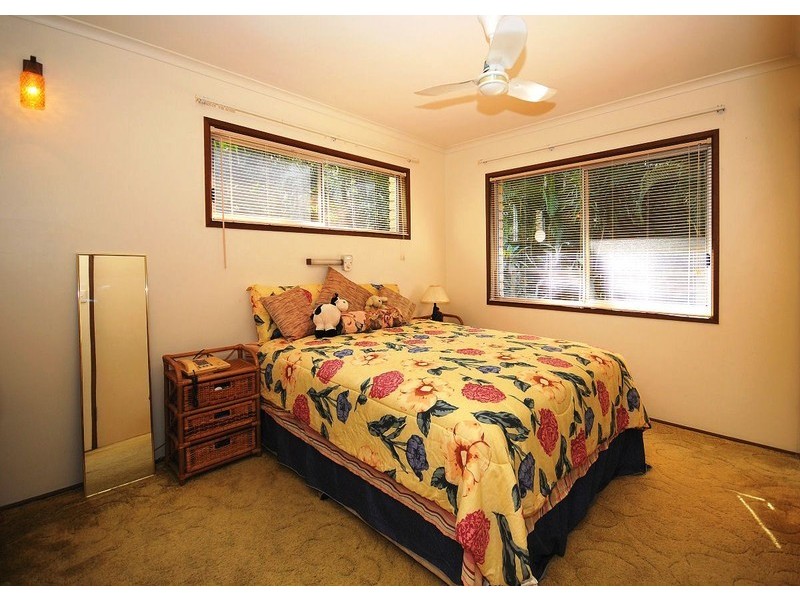 19 Limpus Street, Urangan QLD 4655