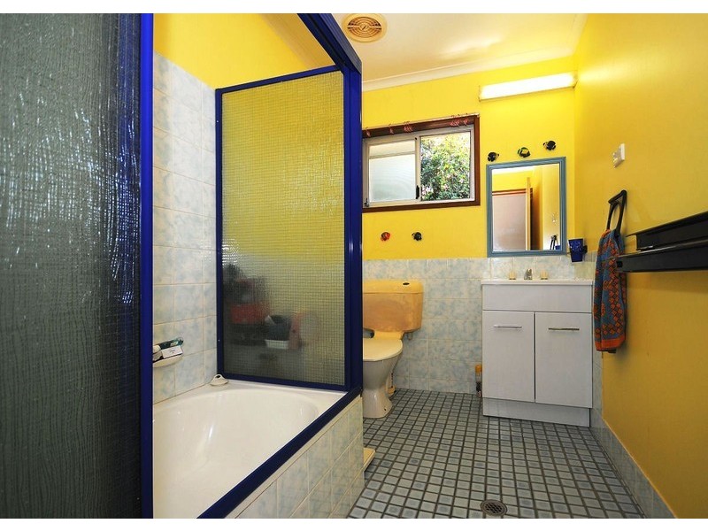 19 Limpus Street, Urangan QLD 4655