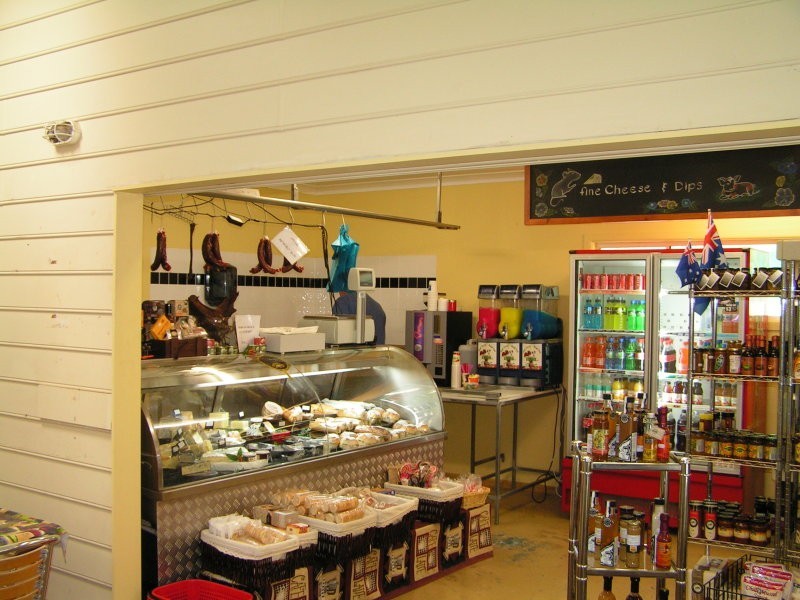 25 High Central Rd, Macleay Island QLD 4184