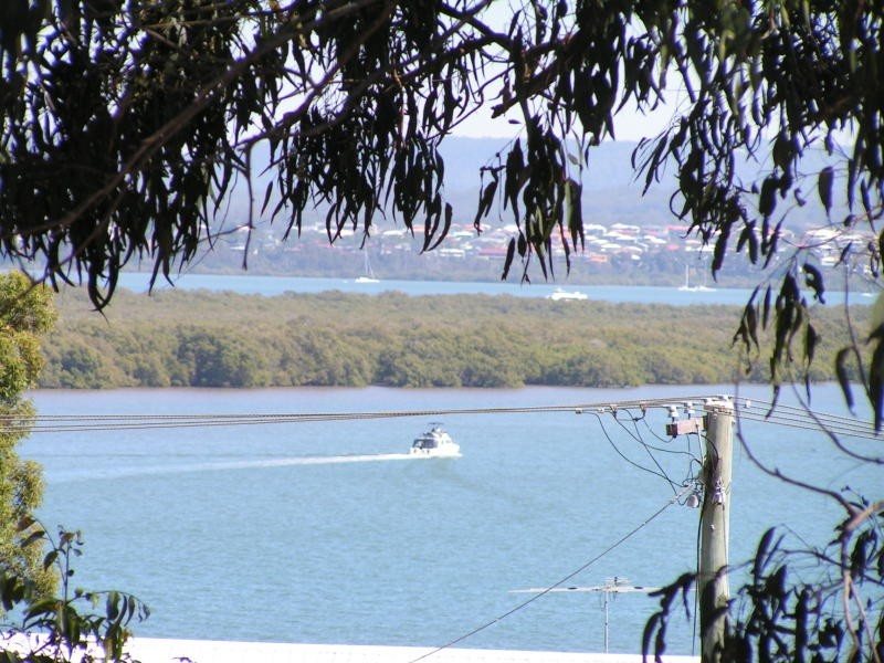 25 High Central Rd, Macleay Island QLD 4184