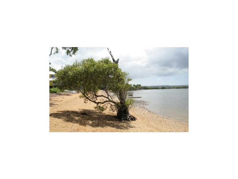 25 High Central Rd, Macleay Island QLD 4184