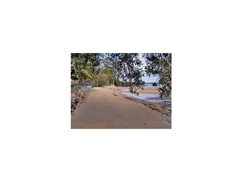 25 High Central Rd, Macleay Island QLD 4184