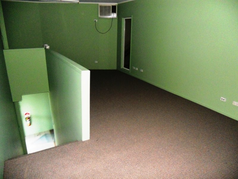 2/10 North Road, Wynnum West QLD 4178