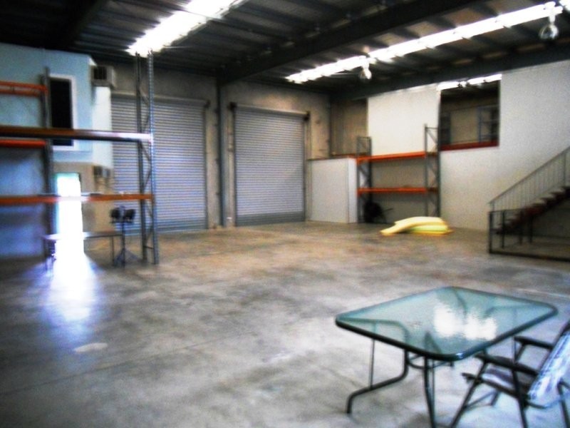 2/10 North Road, Wynnum West QLD 4178