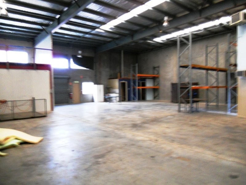 2/10 North Road, Wynnum West QLD 4178