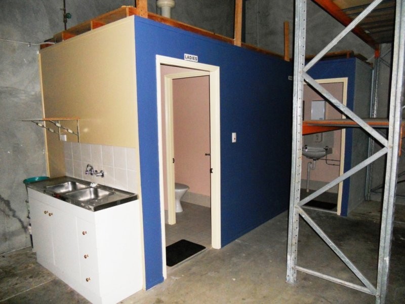 2/10 North Road, Wynnum West QLD 4178