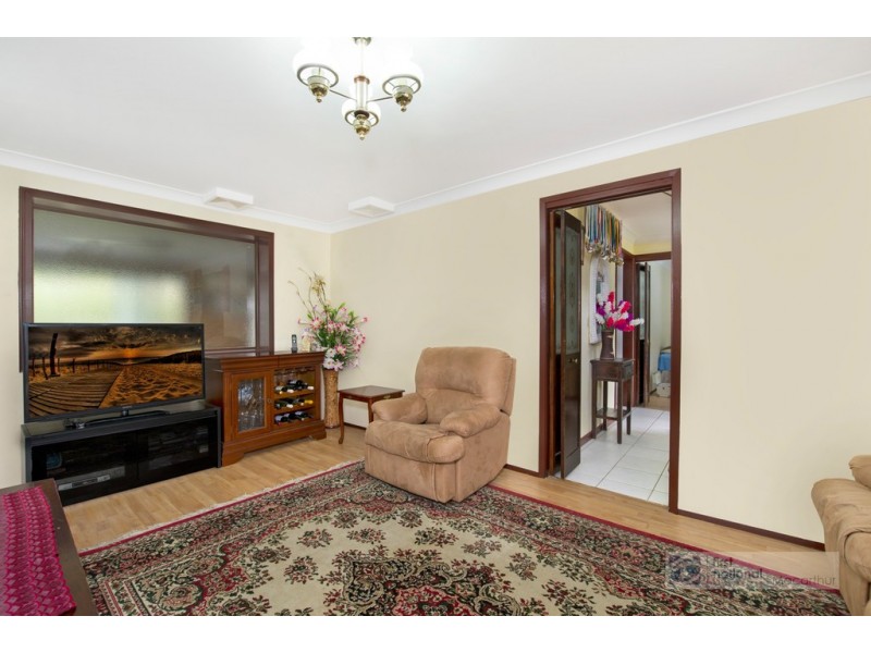 16 Amanda Place, Ingleburn NSW 2565