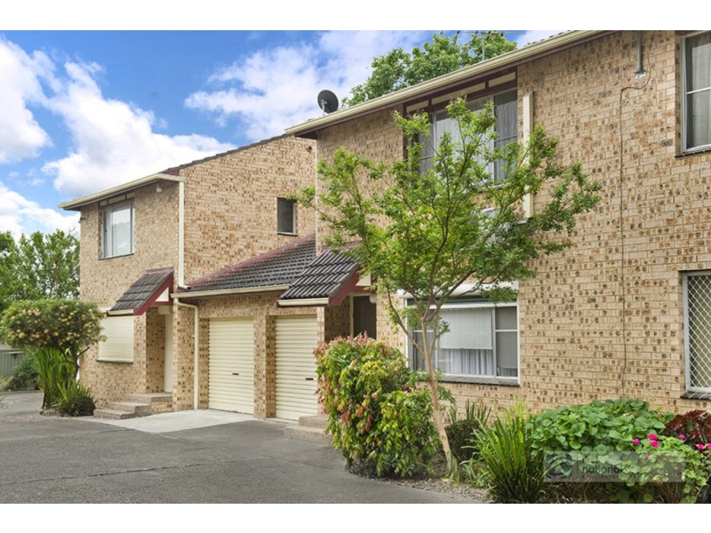 4/25 Surrey Street, Minto NSW 2566