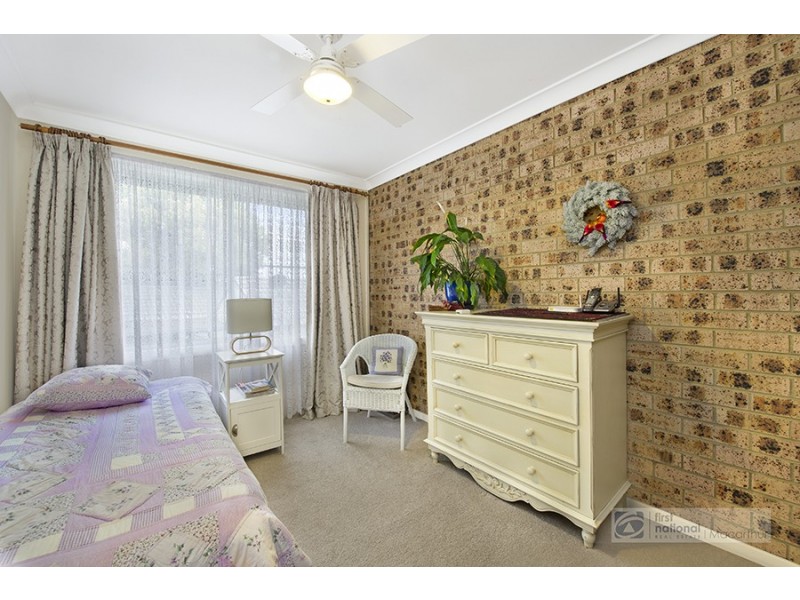 4/25 Surrey Street, Minto NSW 2566