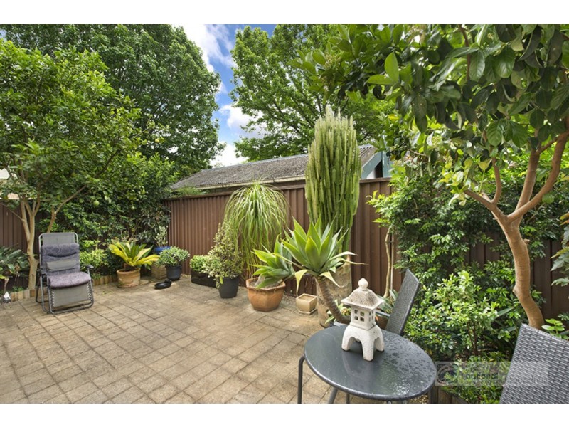 4/25 Surrey Street, Minto NSW 2566