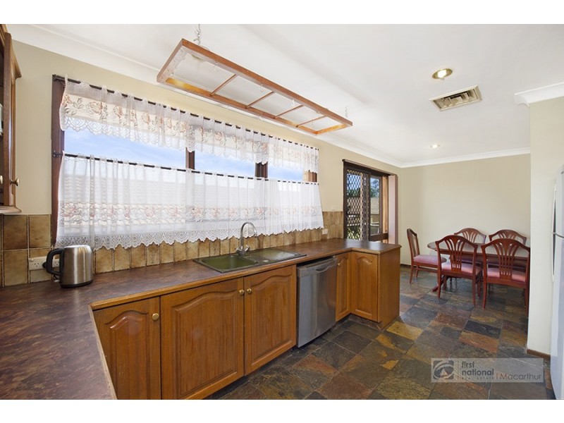 7 Hayes Place, Minto NSW 2566