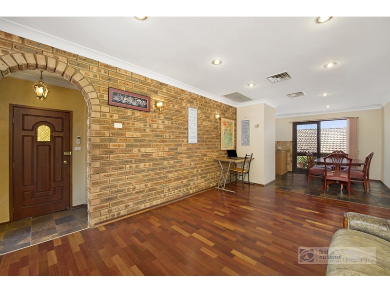 7 Hayes Place, Minto NSW 2566