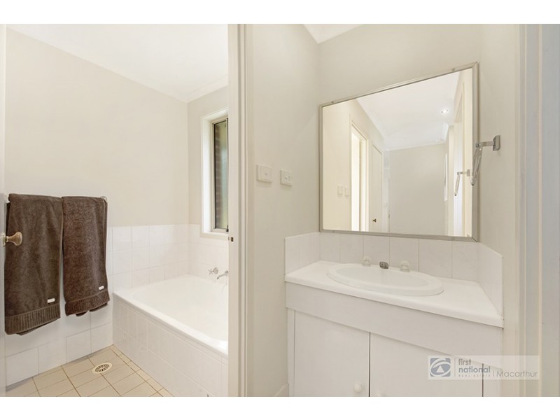 1 Fiveash Street, St Helens Park NSW 2560