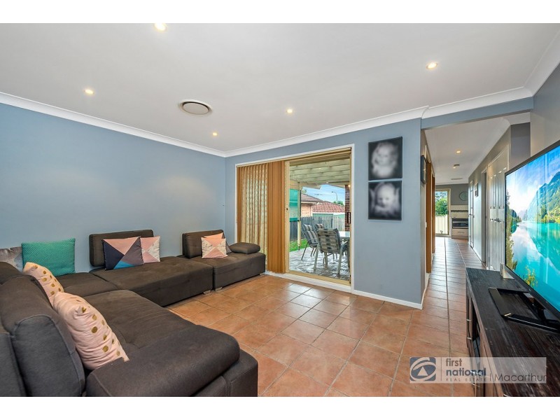 4 Harwood Place, St Helens Park NSW 2560