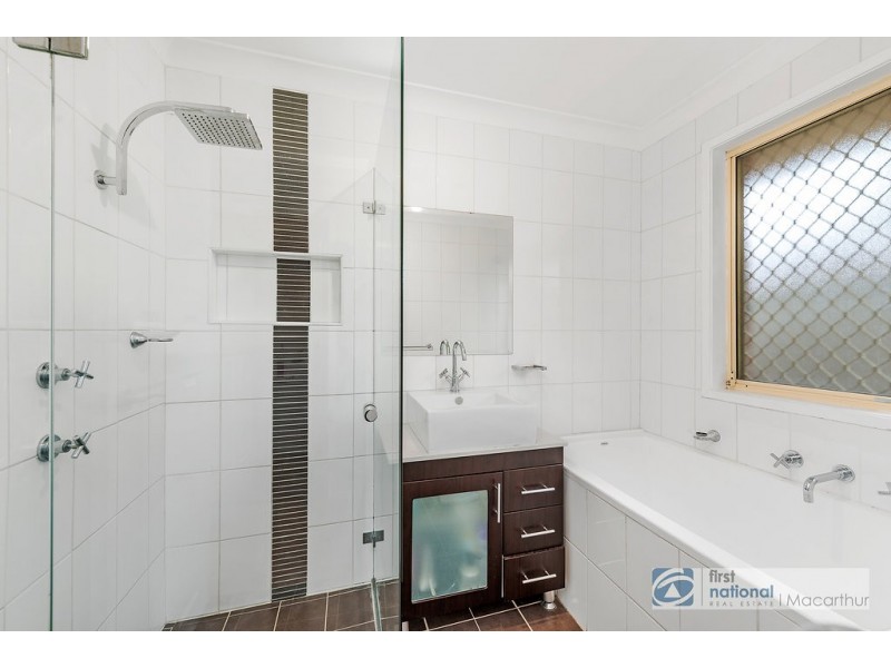4 Harwood Place, St Helens Park NSW 2560