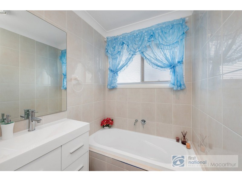 8 Grampian Avenue, Minto NSW 2566