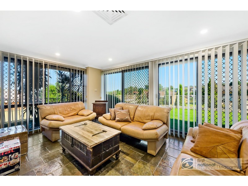 8 Shiel Place, St Andrews NSW 2566
