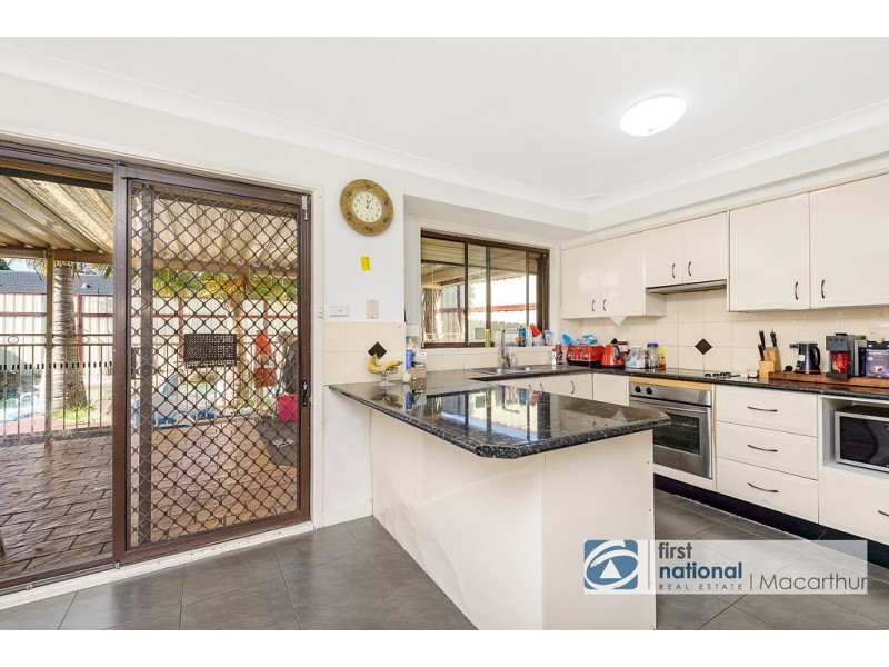 213 Copperfield Dr, Rosemeadow NSW 2560