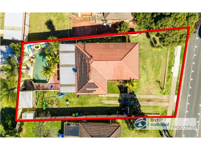 213 Copperfield Dr, Rosemeadow NSW 2560