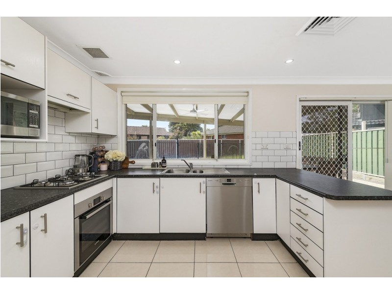 8 Stutz Place, Ingleburn NSW 2565