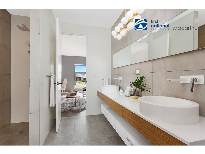 8 Gruen Place, Oran Park NSW 2570