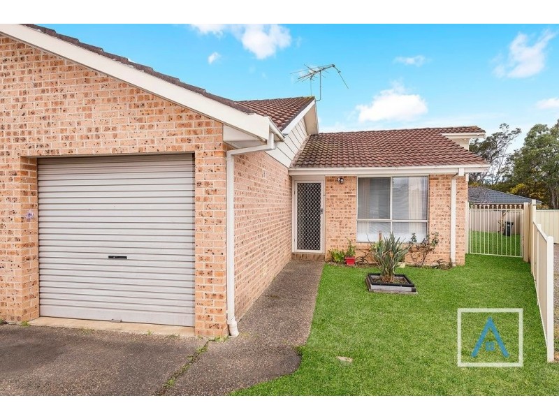 2/18 Tungoo Pl, St Helens Park NSW 2560
